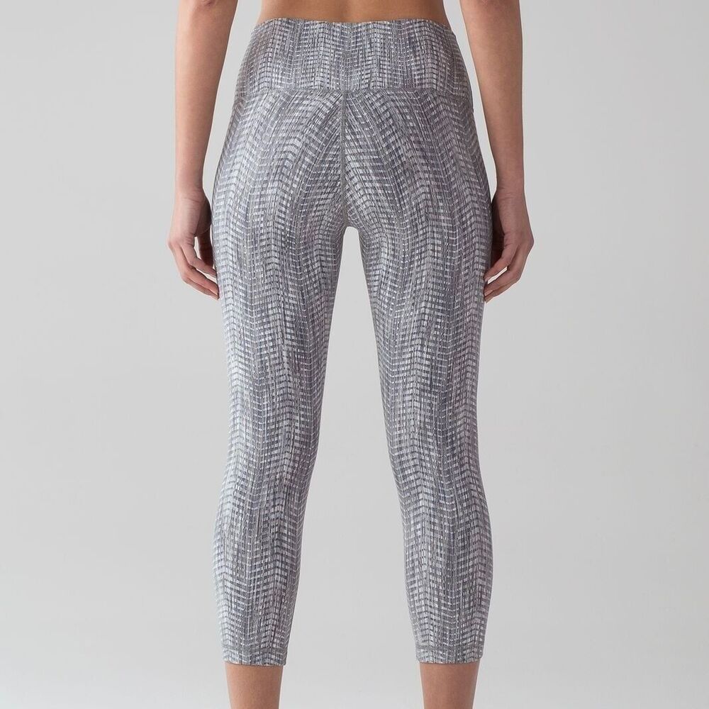 Lululemon Wunder Under Crop High Rise Full On Luon 21” Crop Size 4 Womens